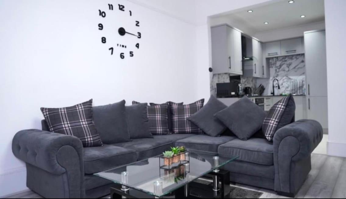 Newly Refurbished 2 Bed ! Glasgow
