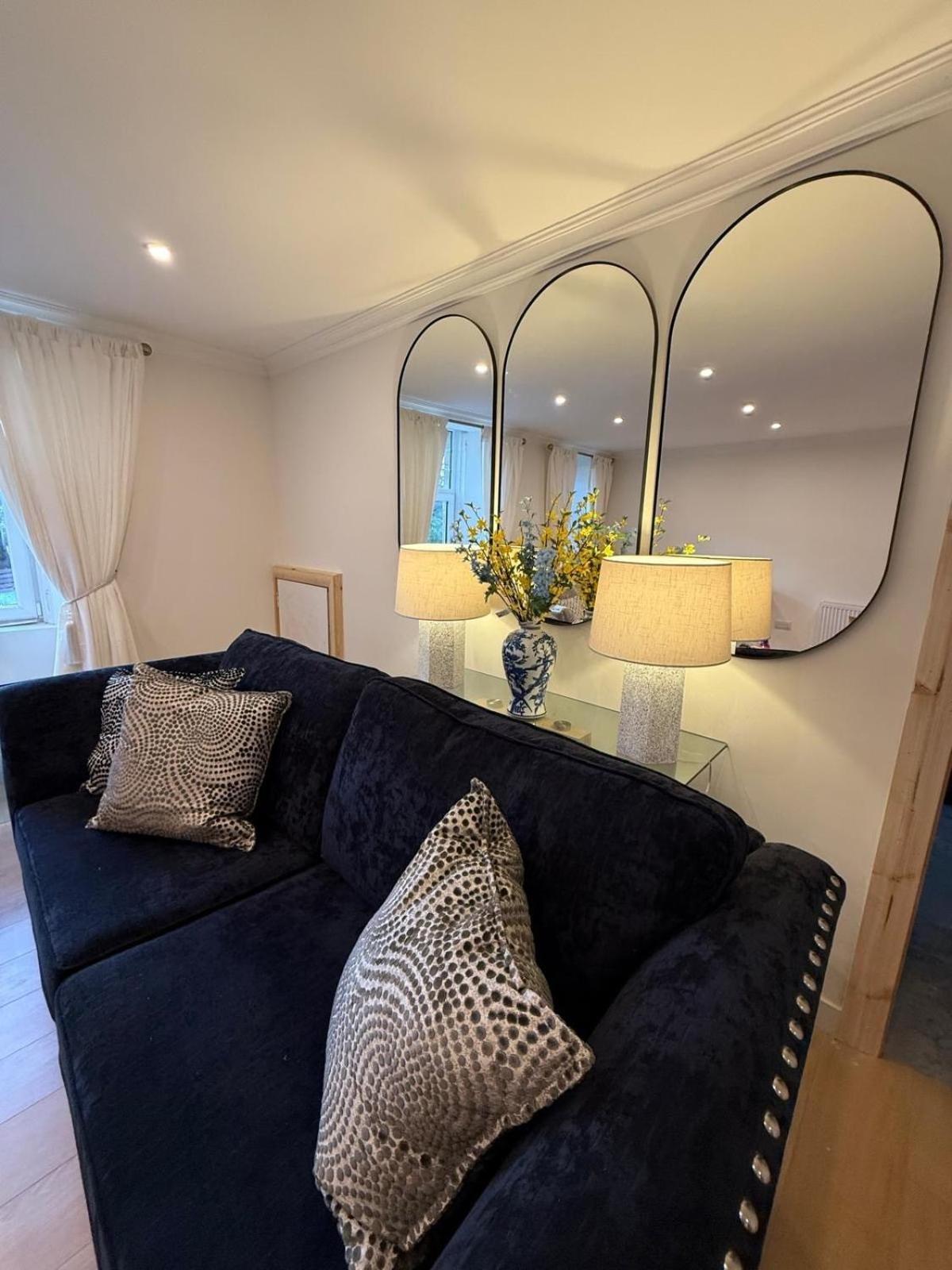 Away From In - Free Street Parking Apartment