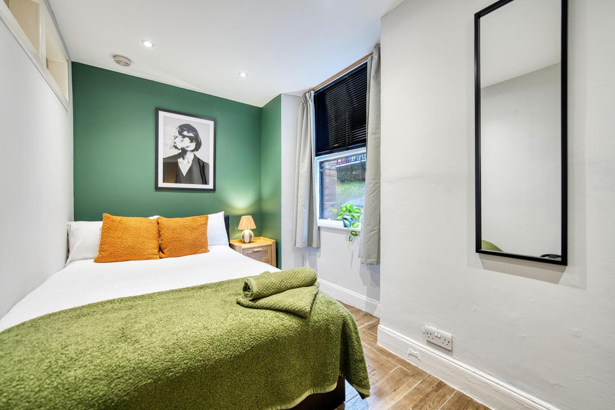 Spacious 4 Bedroom Near West End Apartment *