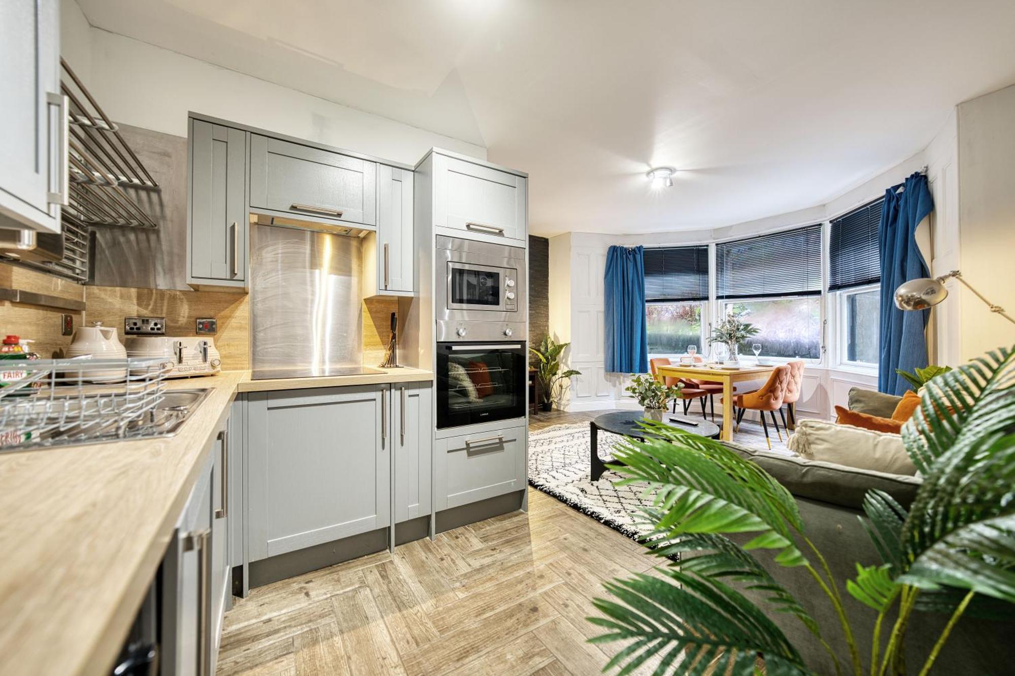Apartment Spacious 4 Bedroom Near West End Glasgow
