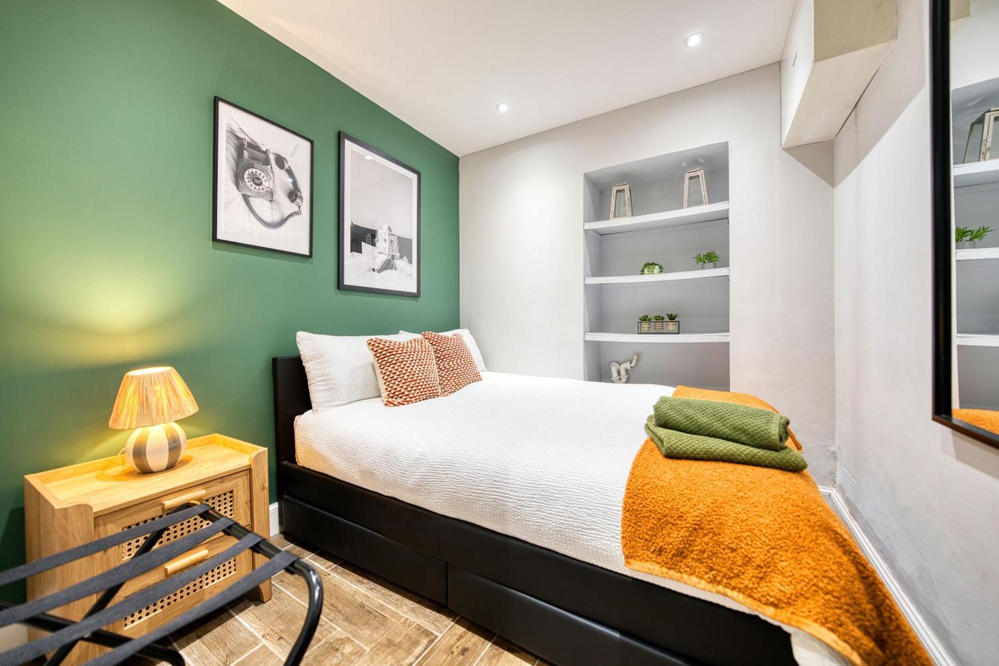 Spacious 4 Bedroom Near West End Apartment *