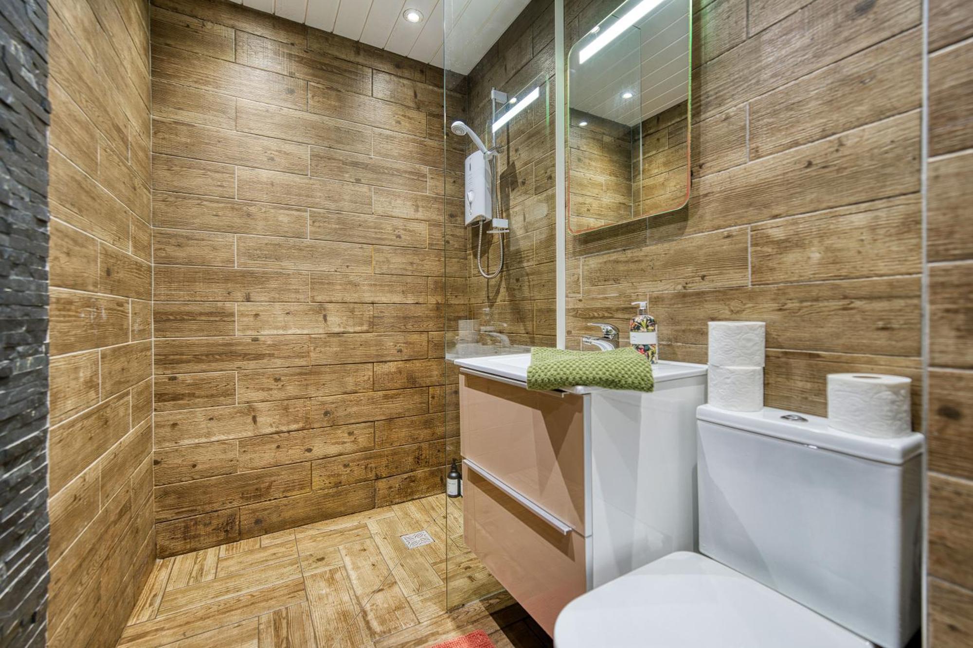 Spacious 4 Bedroom Near West End Glasgow