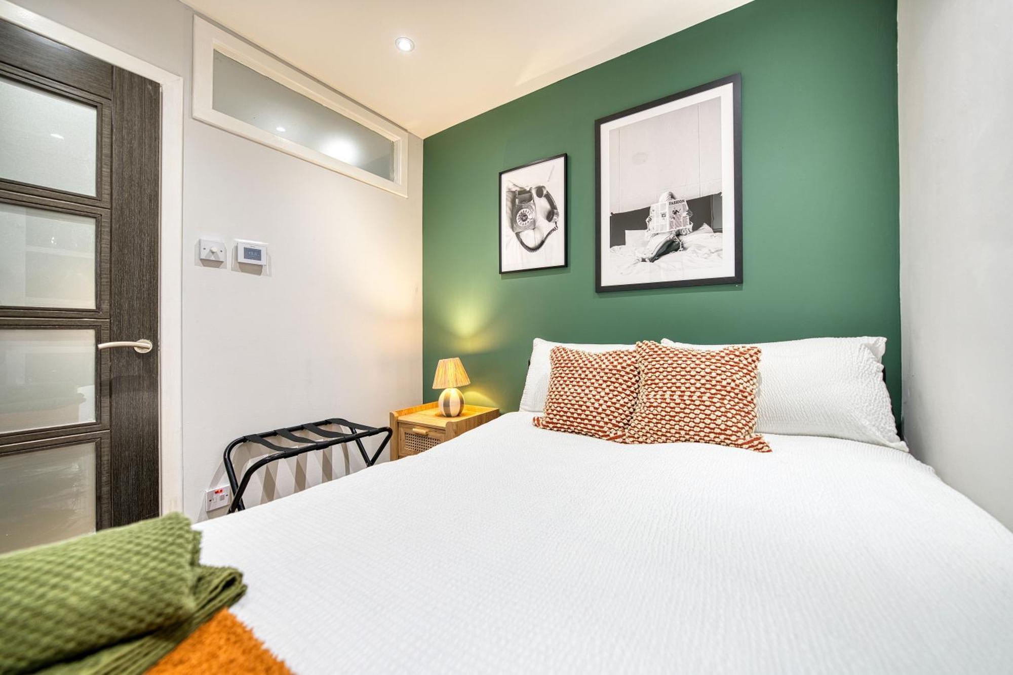 Spacious 4 Bedroom Near West End Apartment