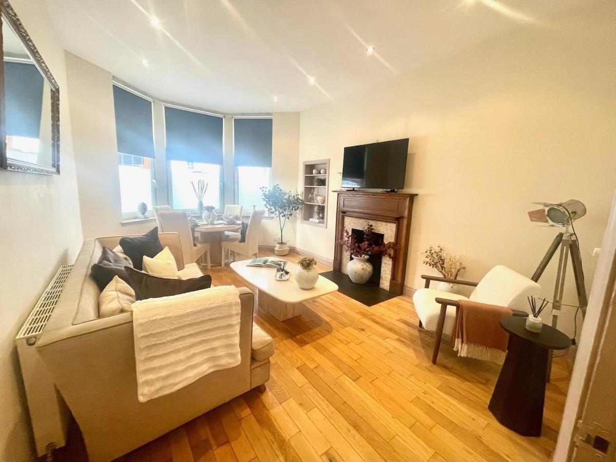 - Stylish 2 Bed In Unique Ibrox Location Nearby Subway And Free Parking * Glasgow