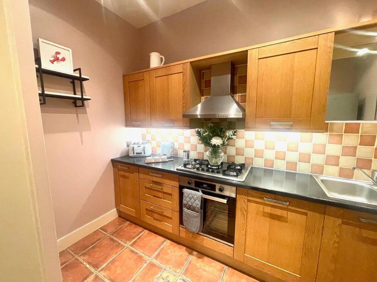 - Stylish 2 Bed In Unique Ibrox Location Nearby Subway And Free Parking * Glasgow