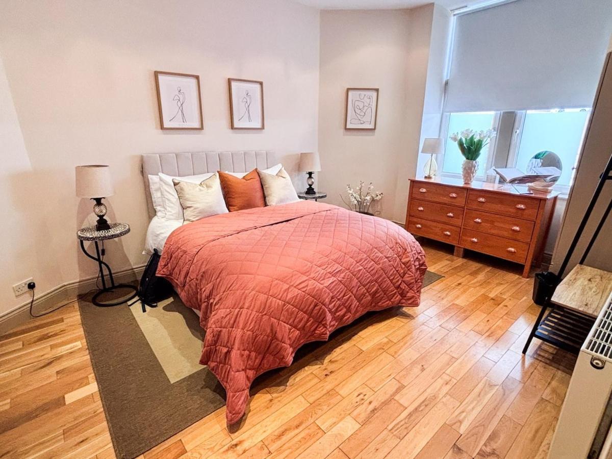 - Stylish 2 Bed In Unique Ibrox Location Nearby Subway And Free Parking * Glasgow