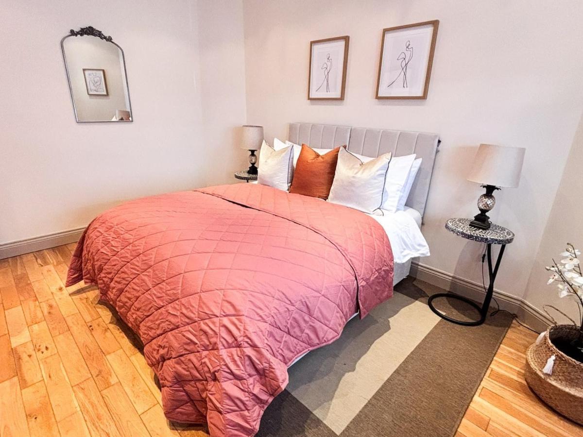 Apartment - Stylish 2 Bed In Unique Ibrox Location Nearby Subway And Free Parking *