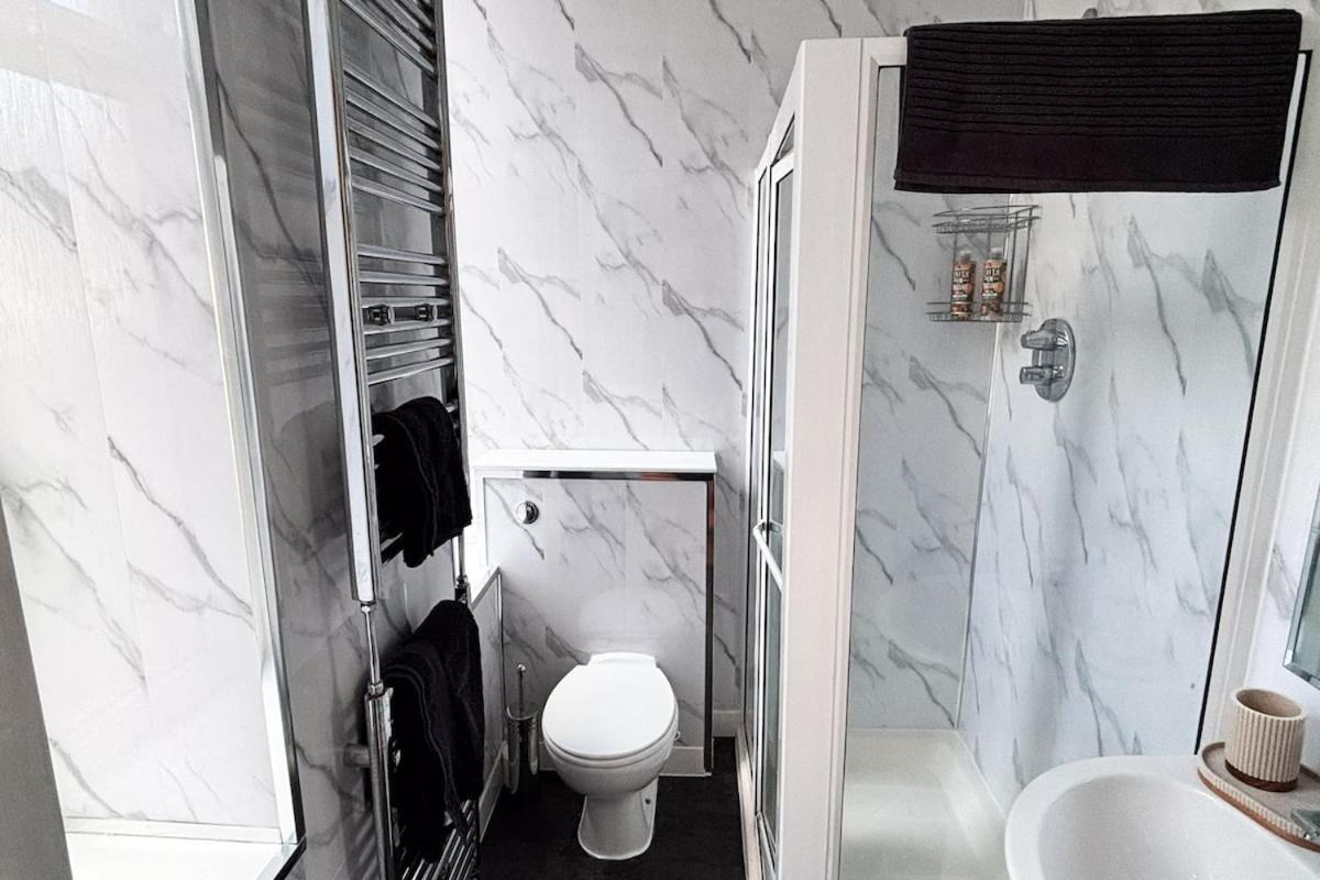 - Stylish 2 Bed In Unique Ibrox Location Nearby Subway And Free Parking Apartment