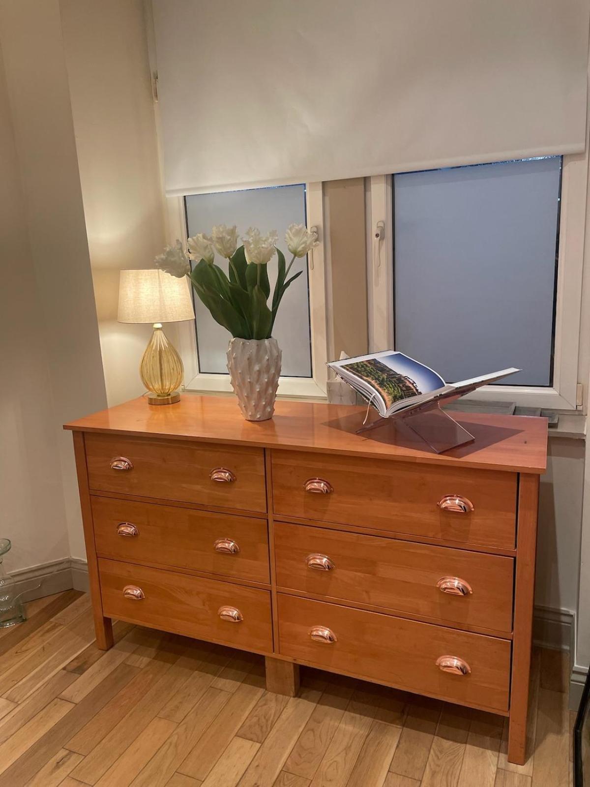 - Stylish 2 Bed In Unique Ibrox Location Nearby Subway And Free Parking Apartment *
