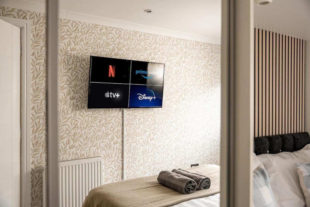 Spacious 3 Bed In With Free Parking Holiday home Glasgow