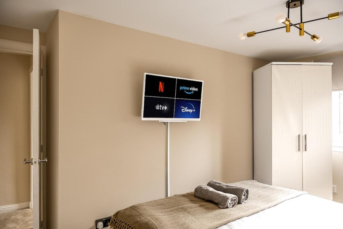 Spacious 3 Bed In With Free Parking Holiday home Glasgow