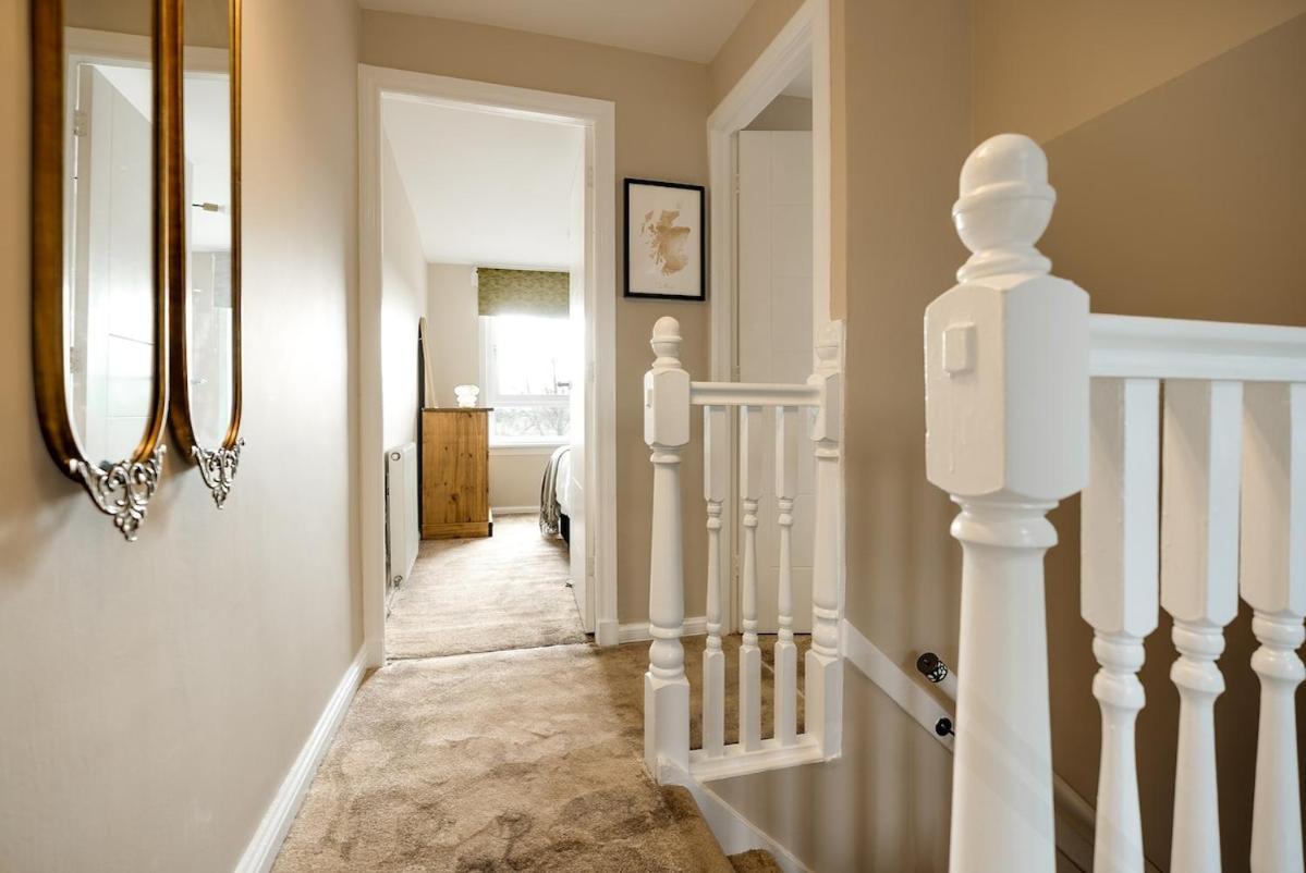 Spacious 3 Bed In With Free Parking Holiday home *
