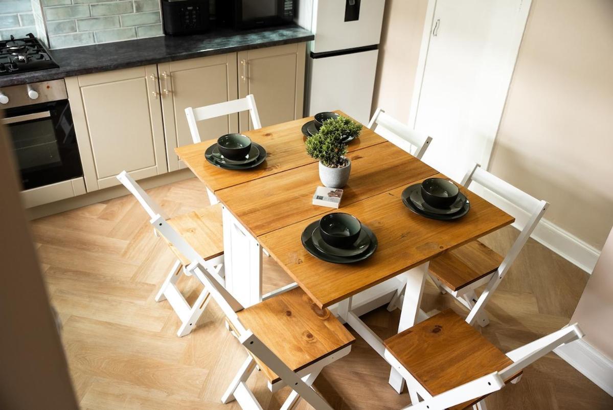 Spacious 3 Bed In With Free Parking