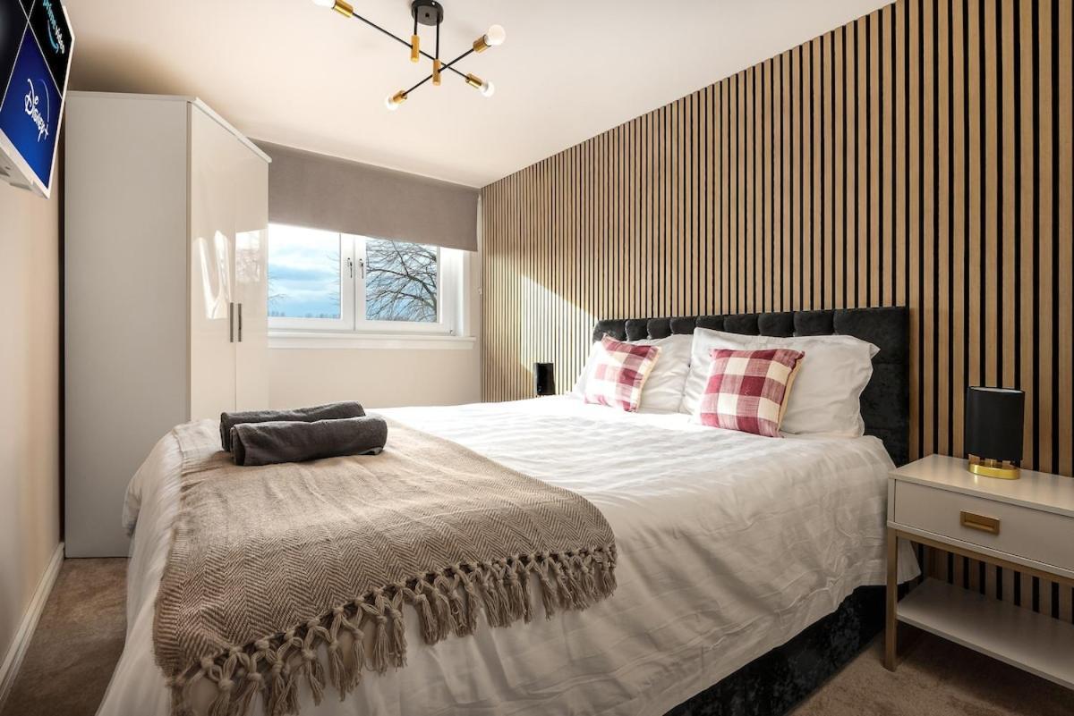 Spacious 3 Bed In With Free Parking *