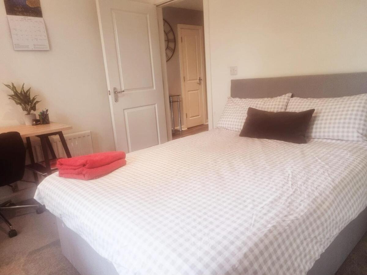 Modern Two Bed With Free Parking