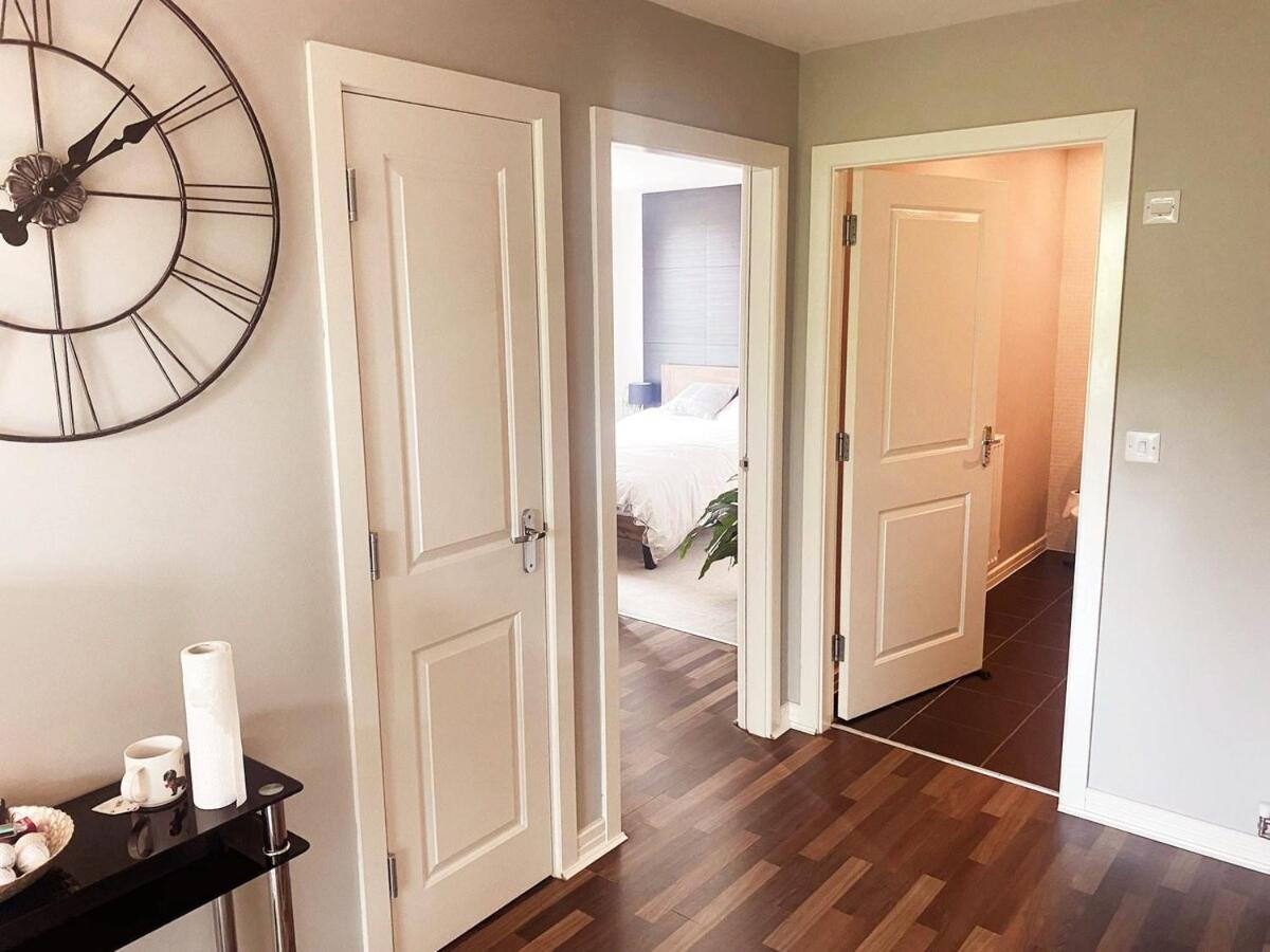 Modern Two Bed With Free Parking Apartment