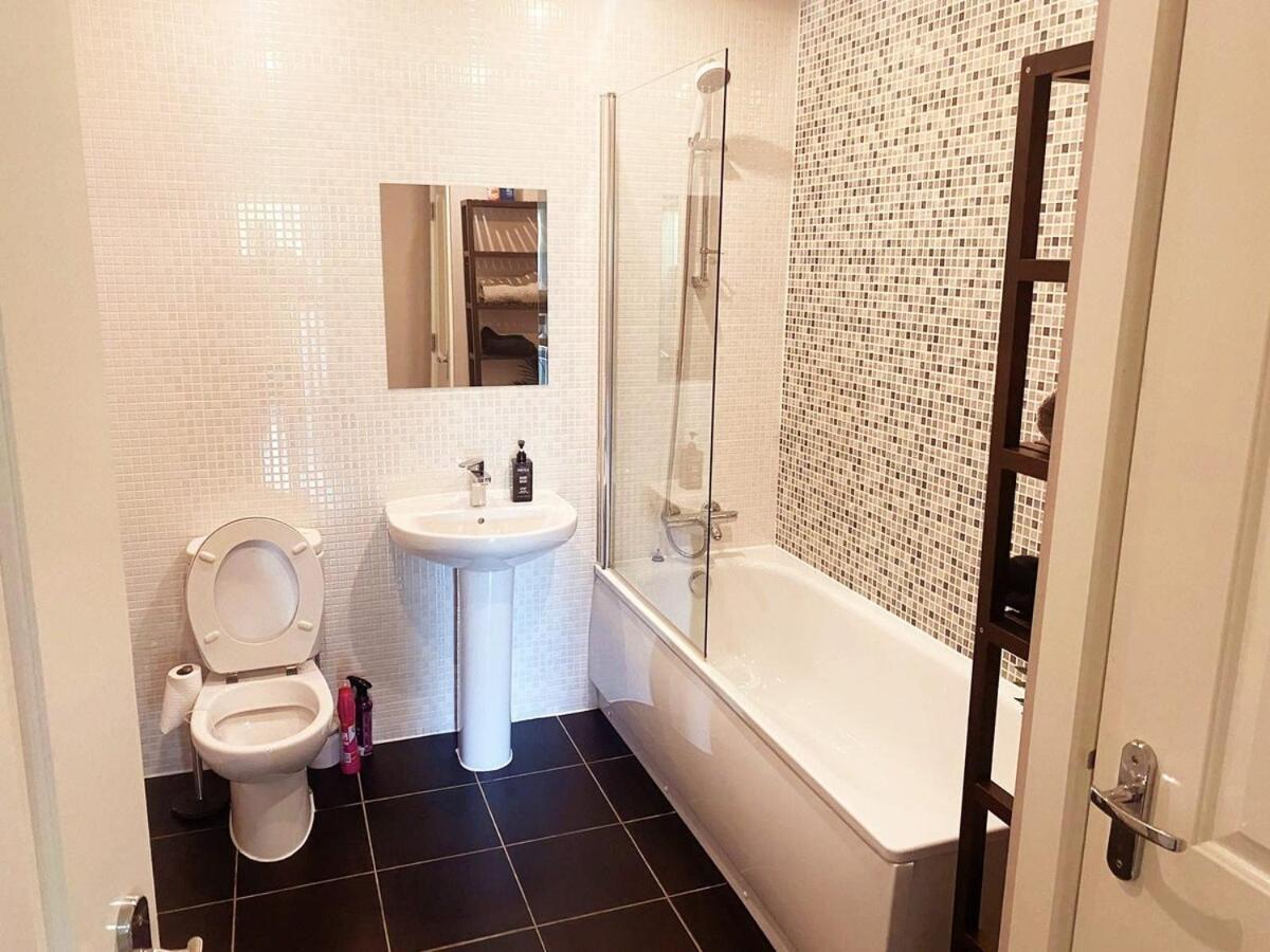 Modern Two Bed With Free Parking Glasgow