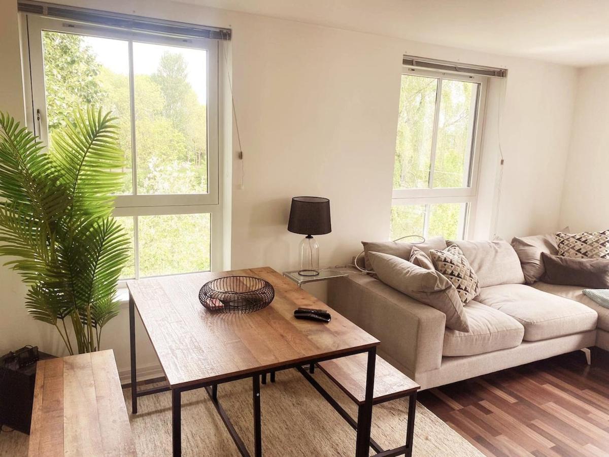 Modern Two Bed With Free Parking