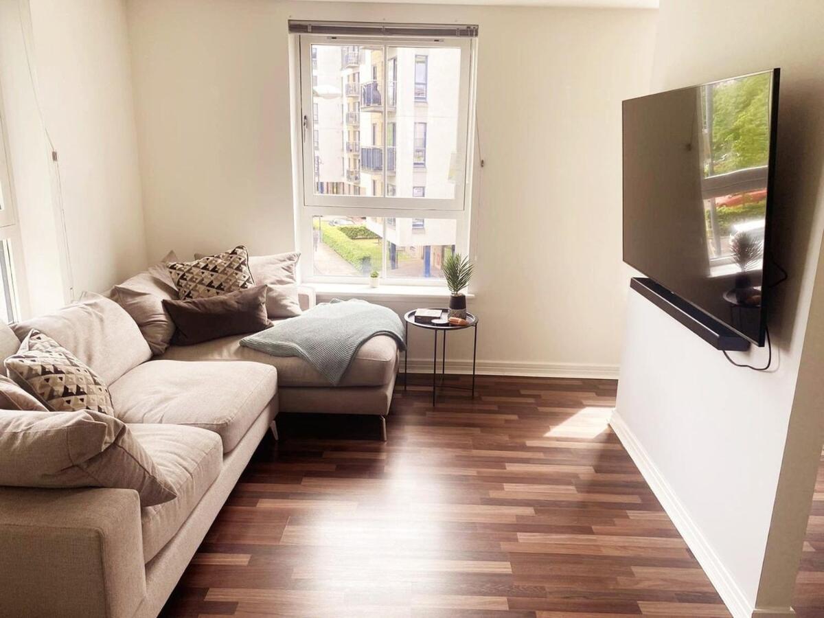 Apartment Modern Two Bed With Free Parking