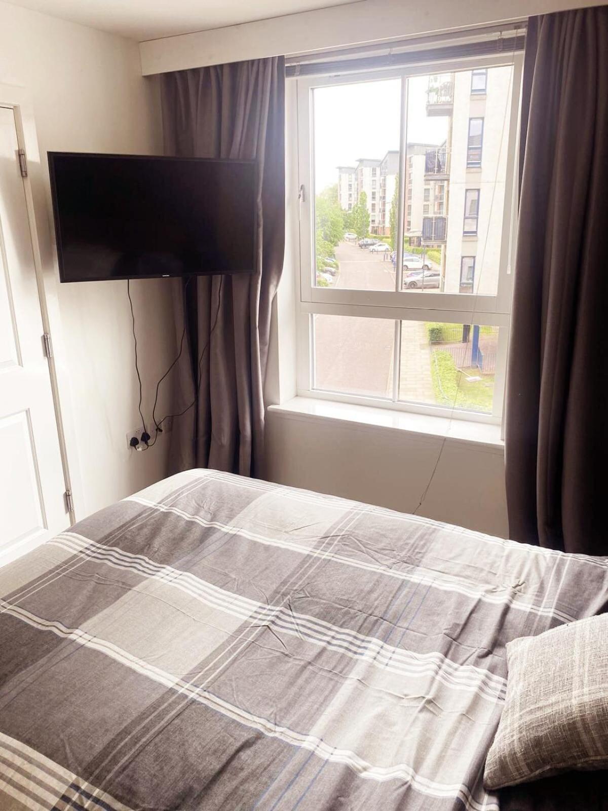 Apartment Modern Two Bed With Free Parking *