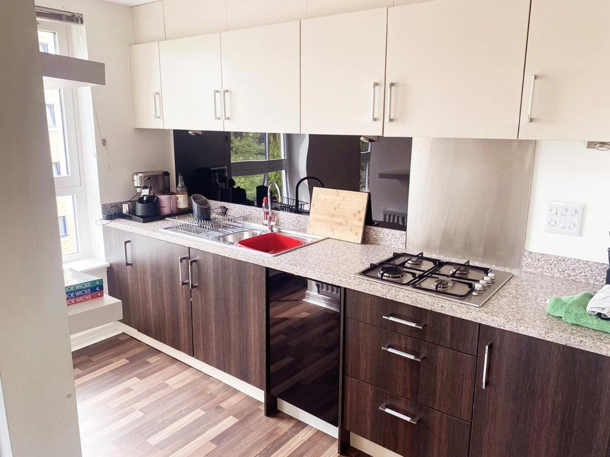 Modern Two Bed With Free Parking Apartment Glasgow