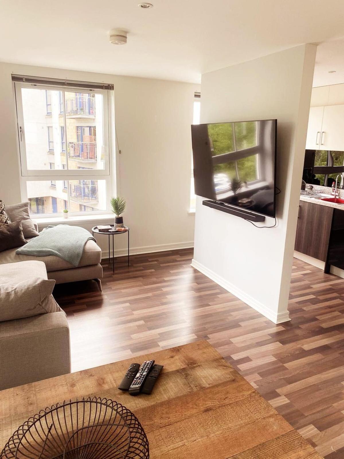 Apartment Modern Two Bed With Free Parking Glasgow