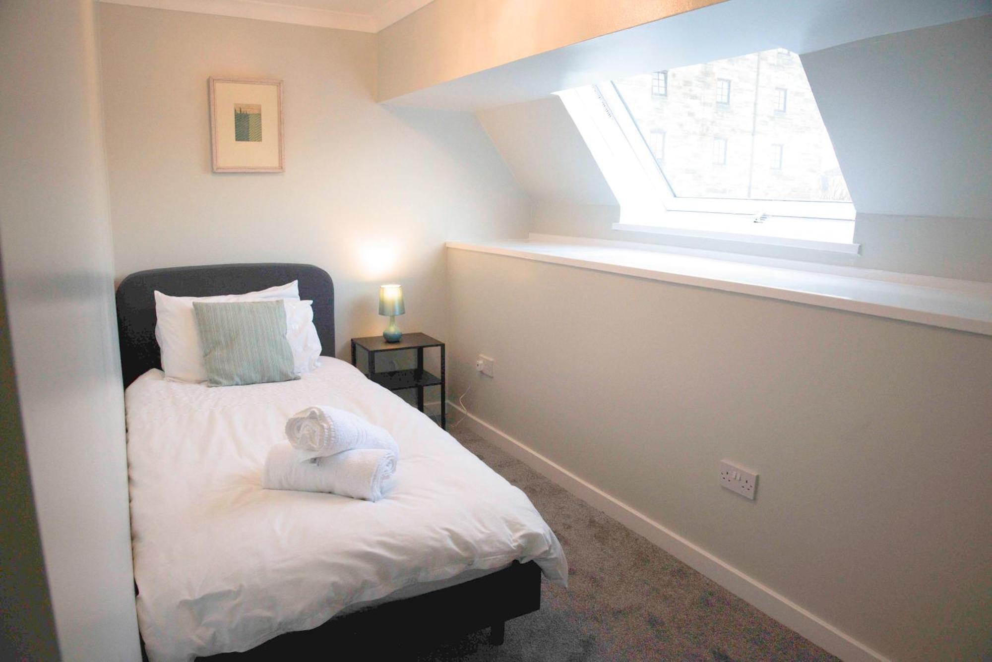 Fabulous Stylish Flat In Merchant & Free Secure Parking Apartment *