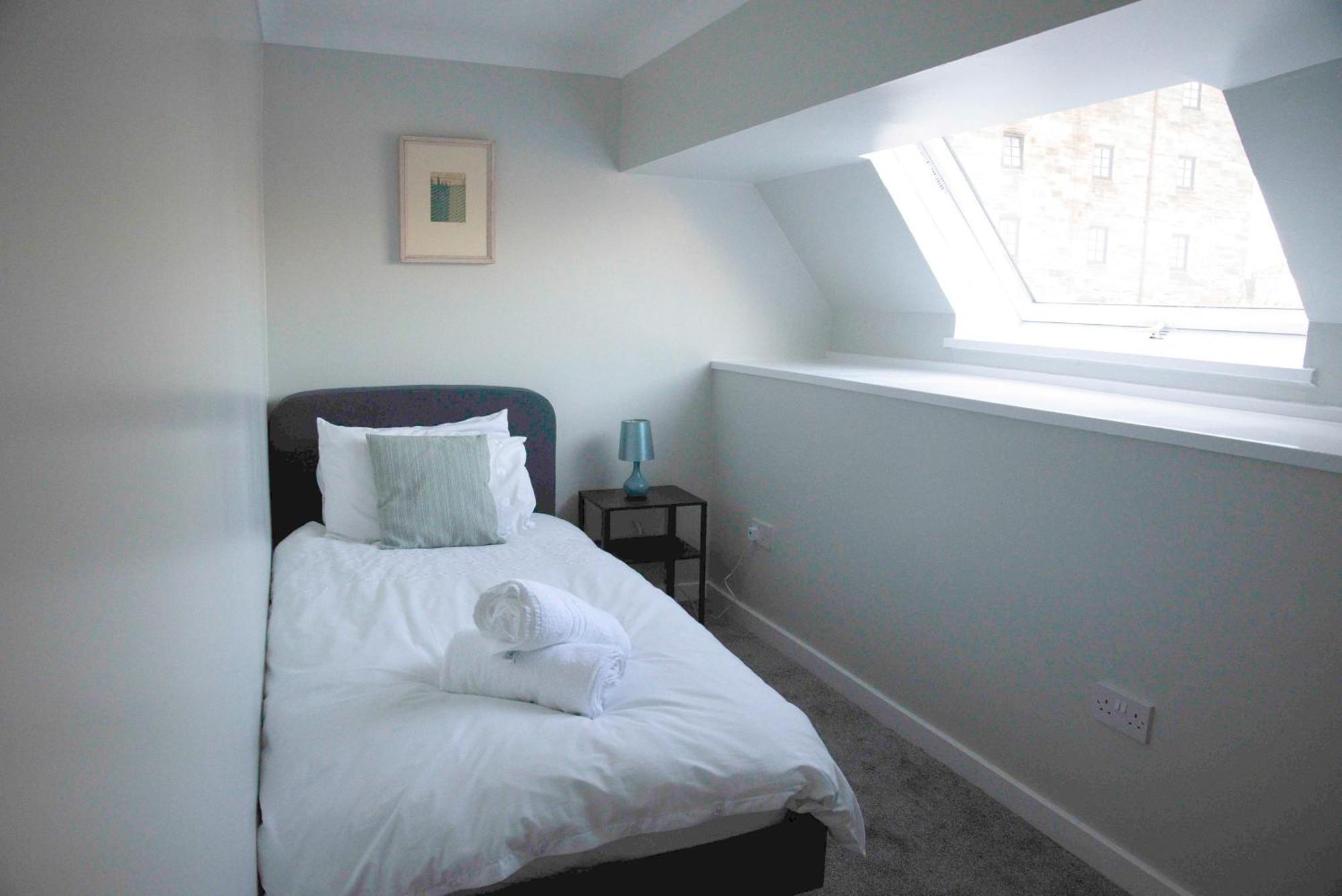 Fabulous Stylish Flat In Merchant & Free Secure Parking Glasgow