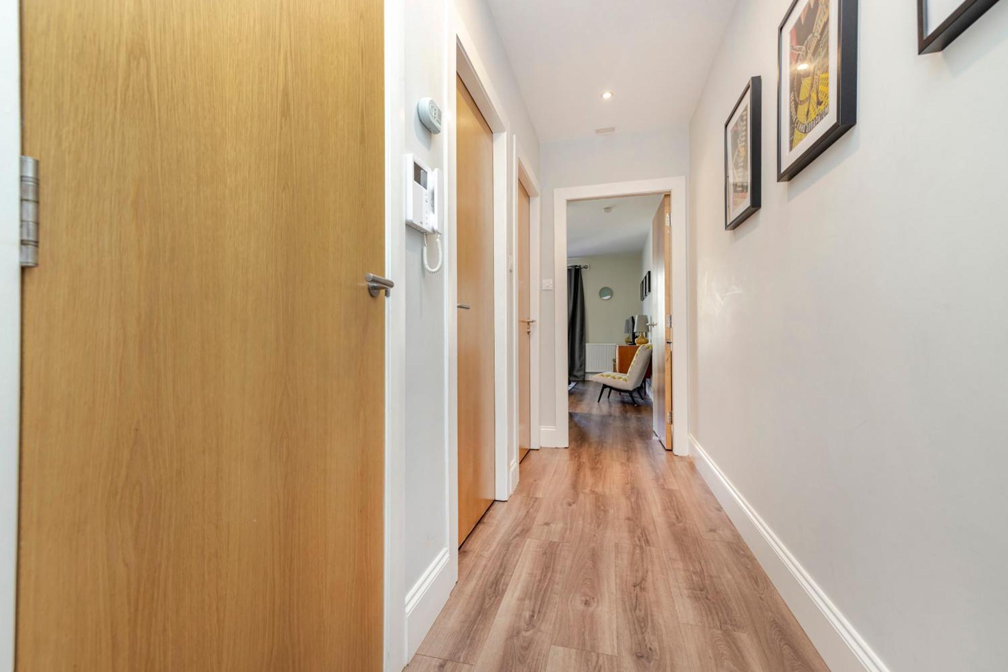 Joivy Chic Flat With Balcony In Merchant * Glasgow