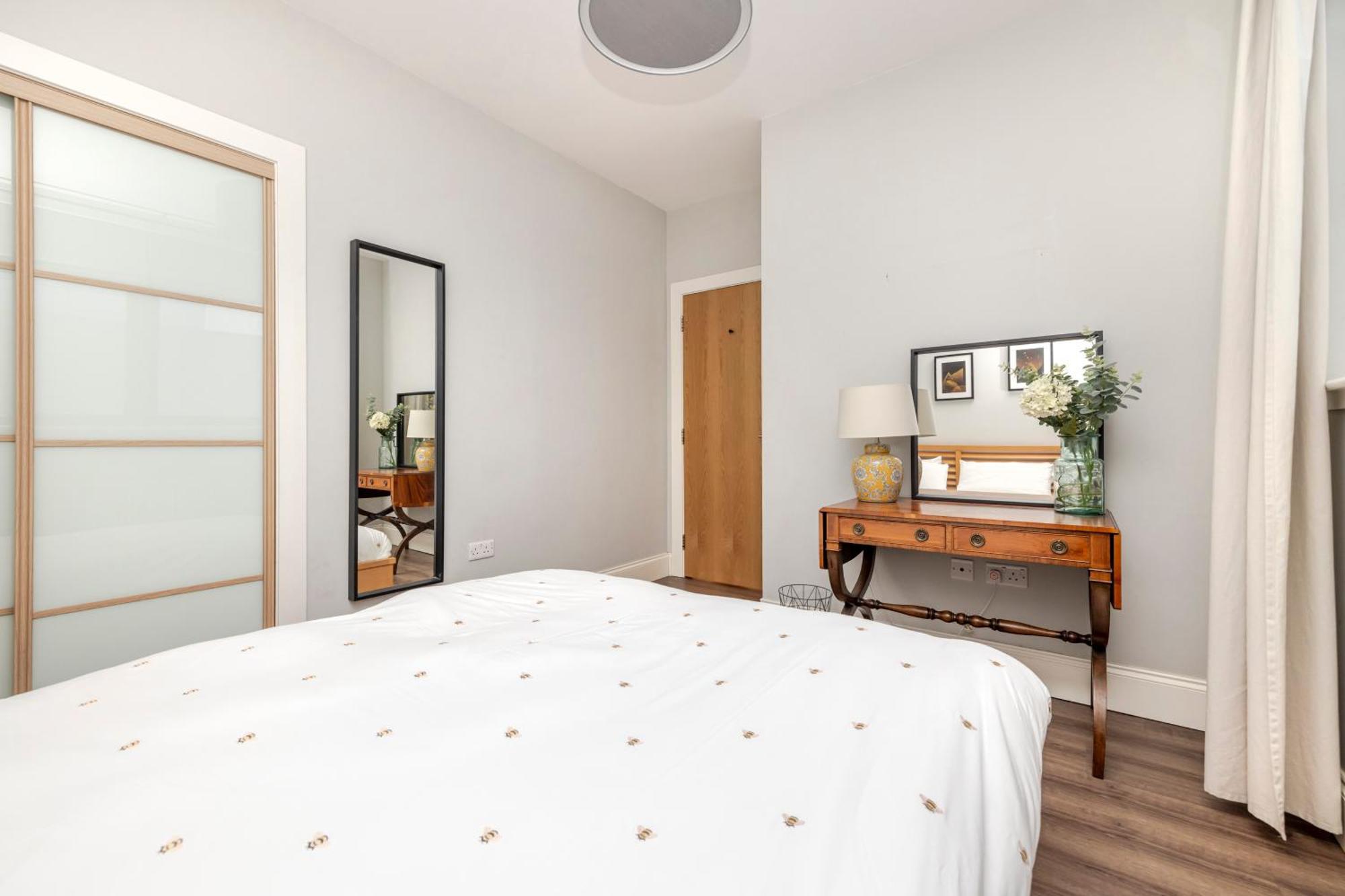 Apartment Joivy Chic Flat With Balcony In Merchant *