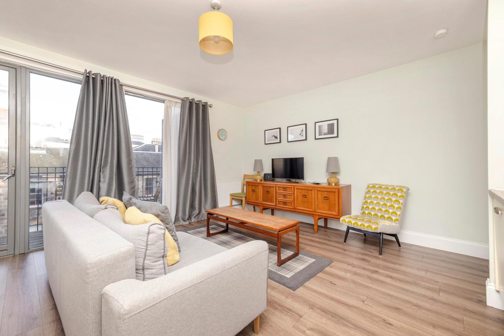 Joivy Chic Flat With Balcony In Merchant * Glasgow