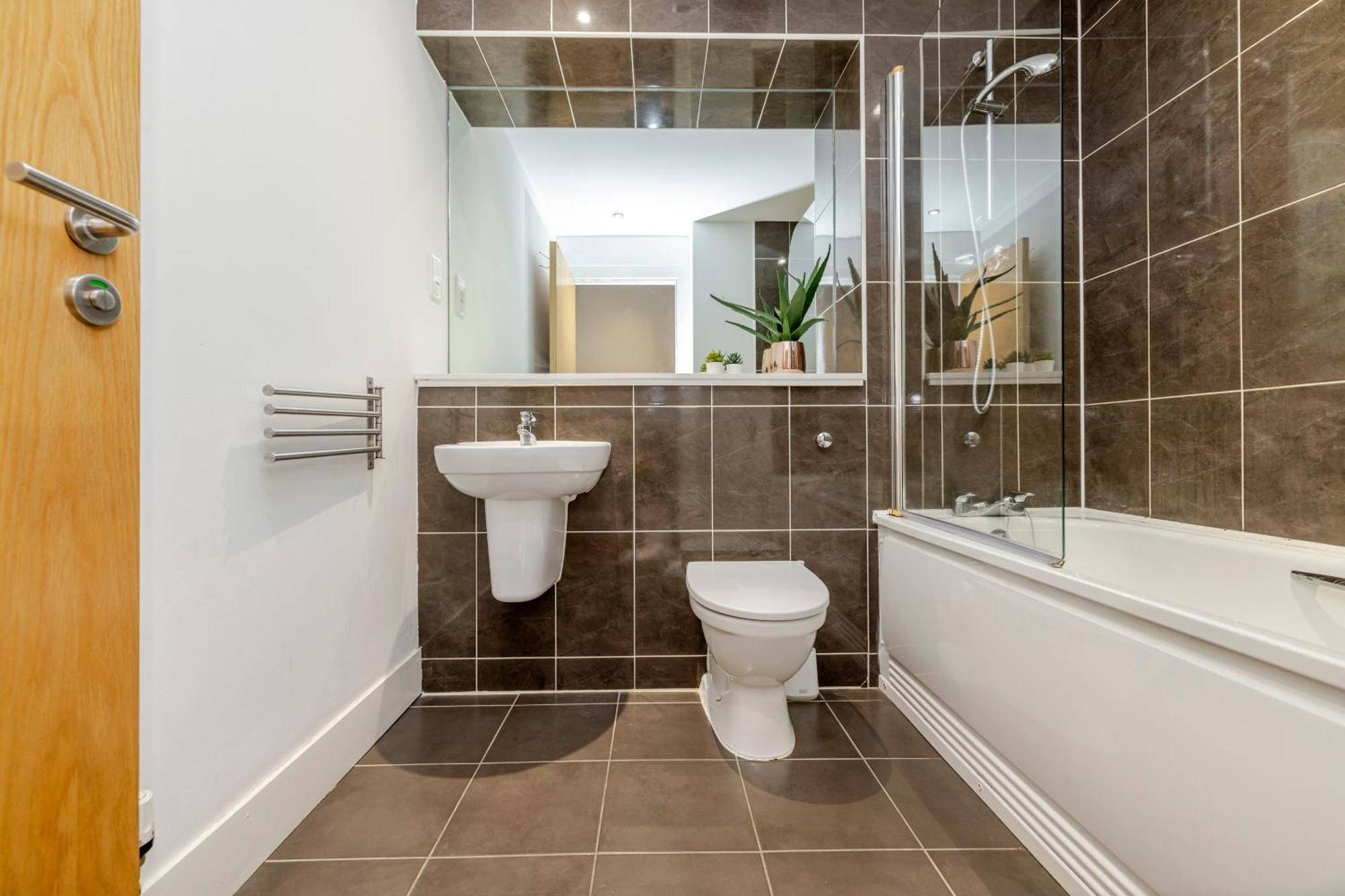 Apartment Joivy Chic Flat With Balcony In Merchant