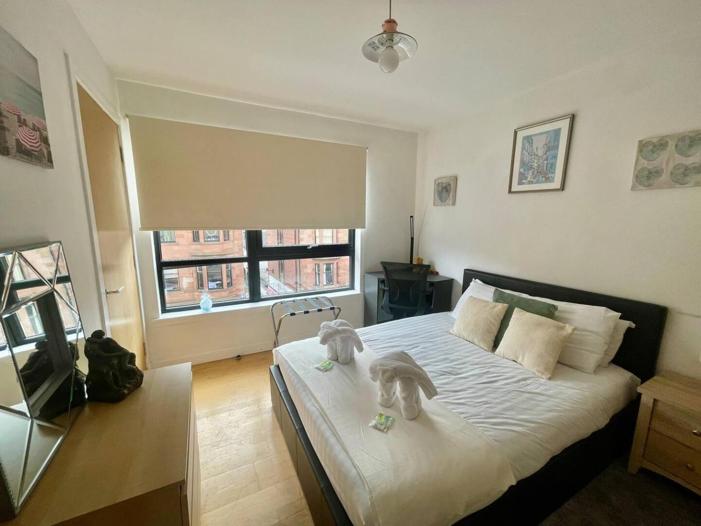 Perfect Location In Heart Of West End Pass The Keys * Glasgow