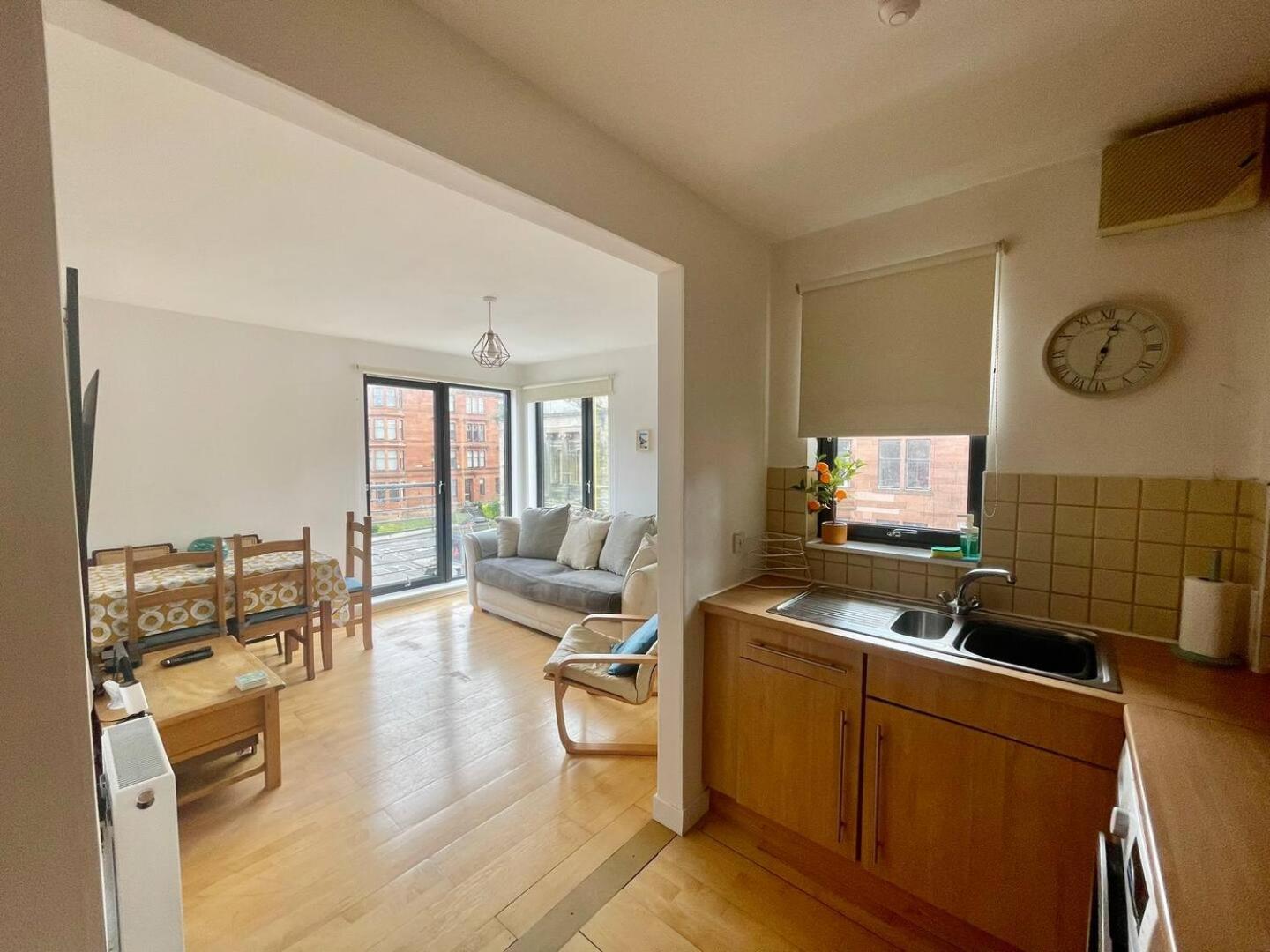 Apartment Perfect Location In Heart Of West End Pass The Keys