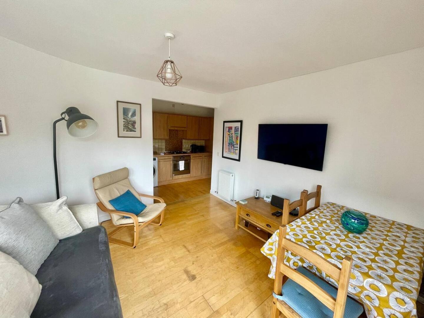 Perfect Location In Heart Of West End Pass The Keys *