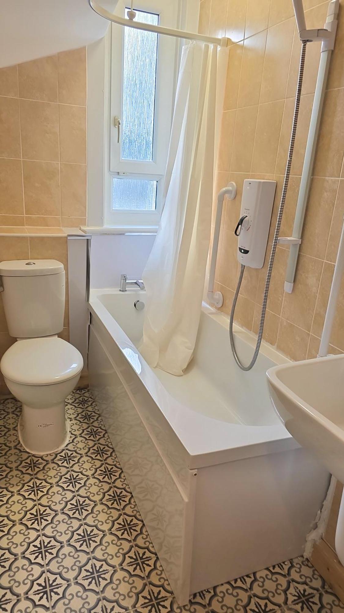 - Beautiful Two Bedroom House In & Free Parking Holiday home *