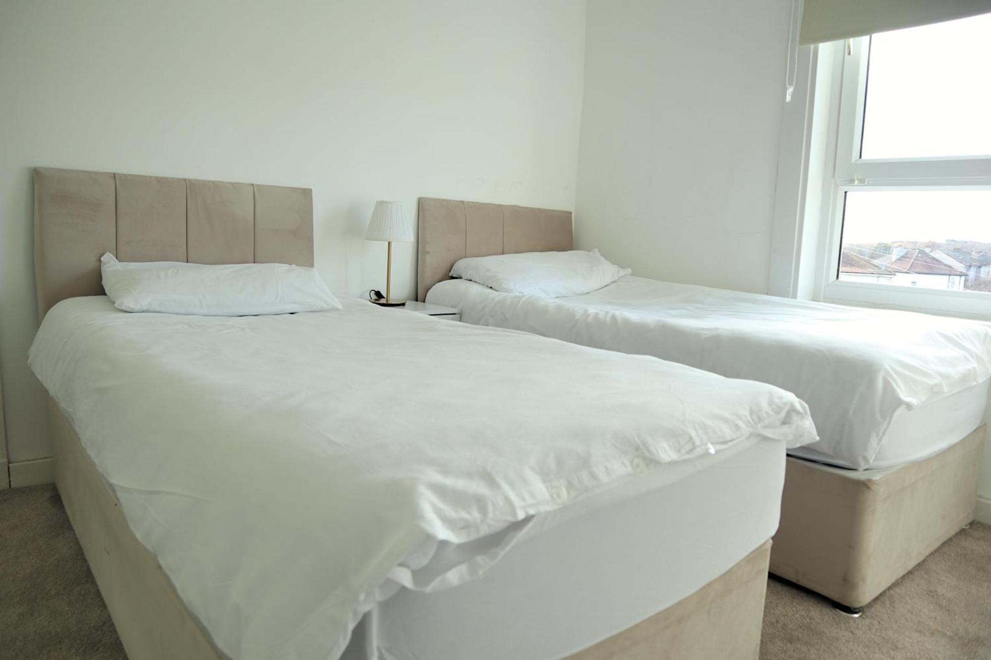 - Beautiful Two Bedroom House In & Free Parking