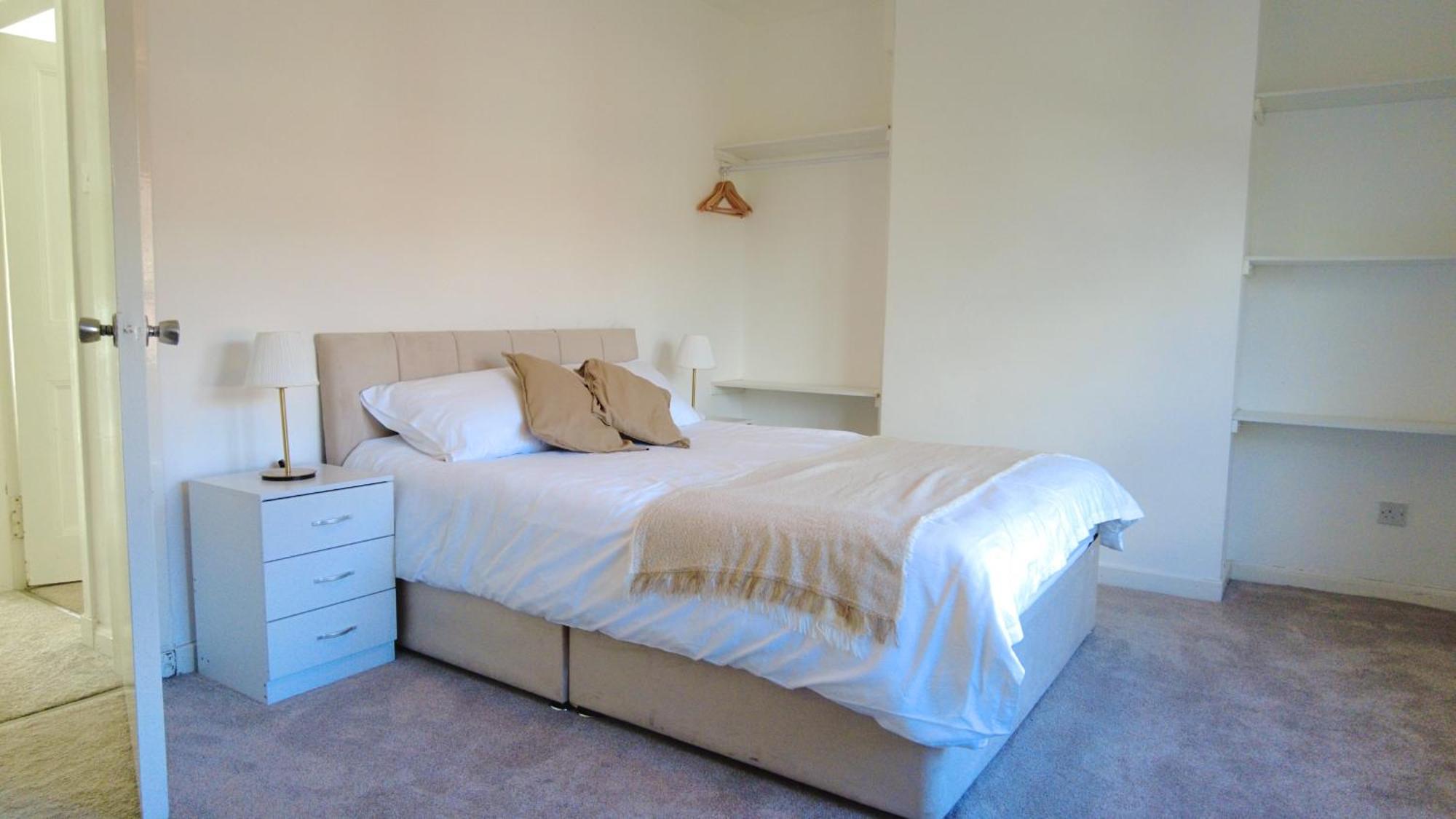 - Beautiful Two Bedroom House In & Free Parking Holiday home