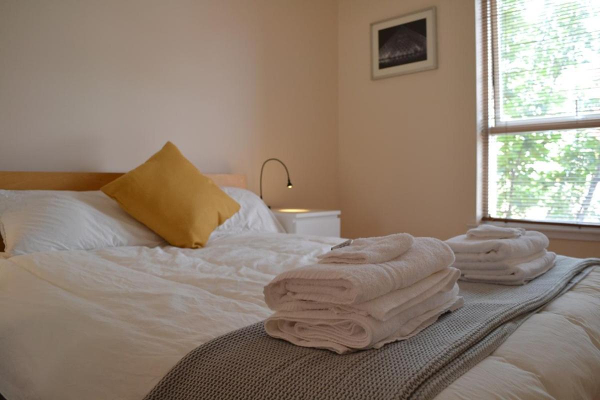 Apartment In Heart Of West End- Parking Space- Spacious- Near And Kelvingrove Art Gallery *