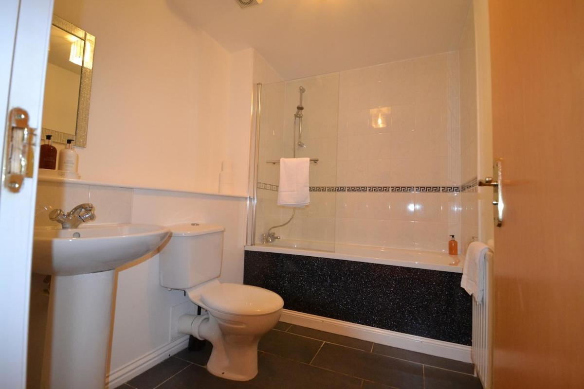 Apartment In Heart Of West End- Parking Space- Spacious- Near And Kelvingrove Art Gallery *