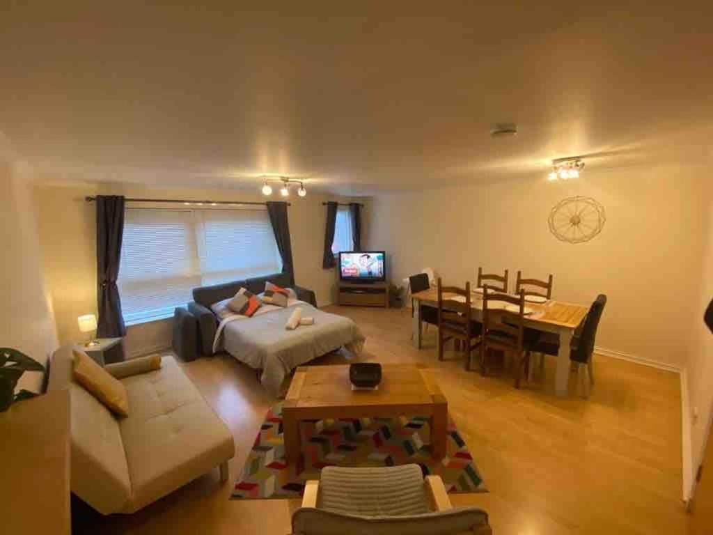 In Heart Of West End- Parking Space- Spacious- Near And Kelvingrove Art Gallery *
