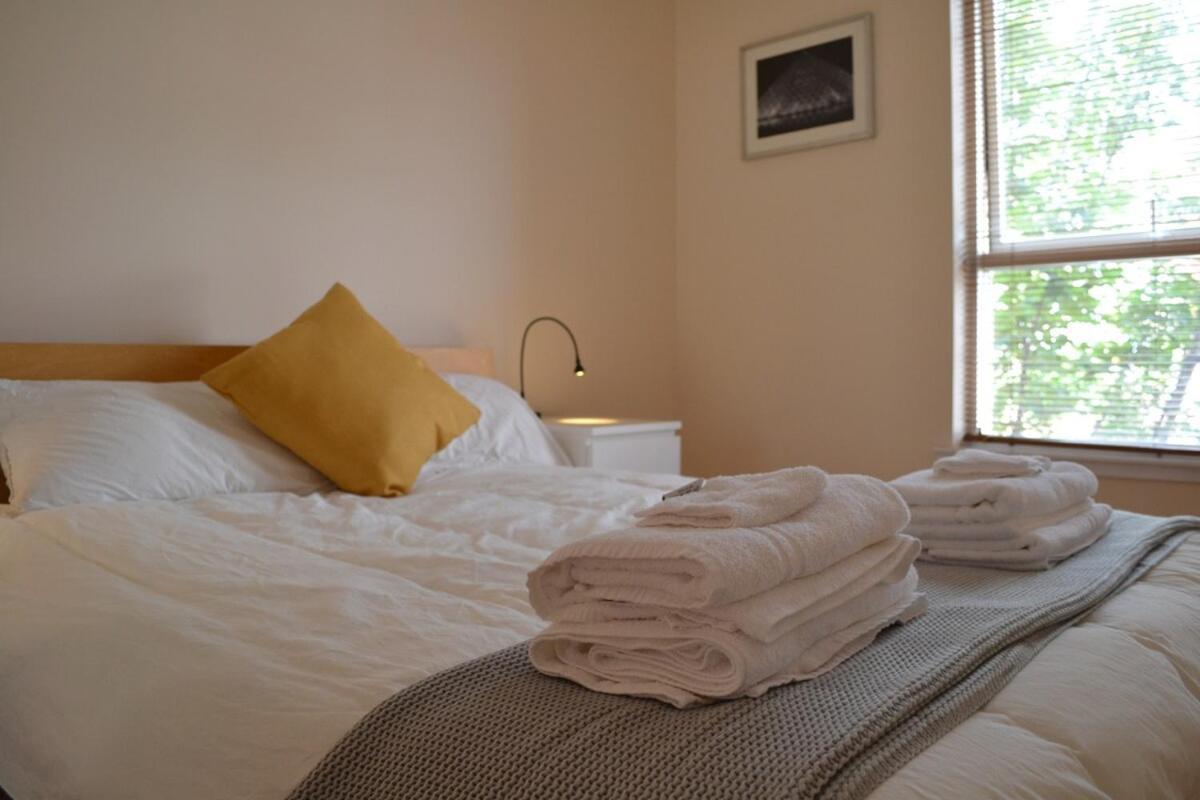 Apartment In Heart Of West End- Parking Space- Spacious- Near And Kelvingrove Art Gallery
