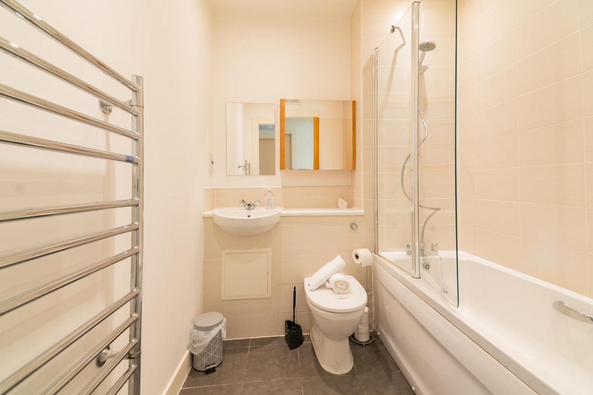 Argyle Apartment *
