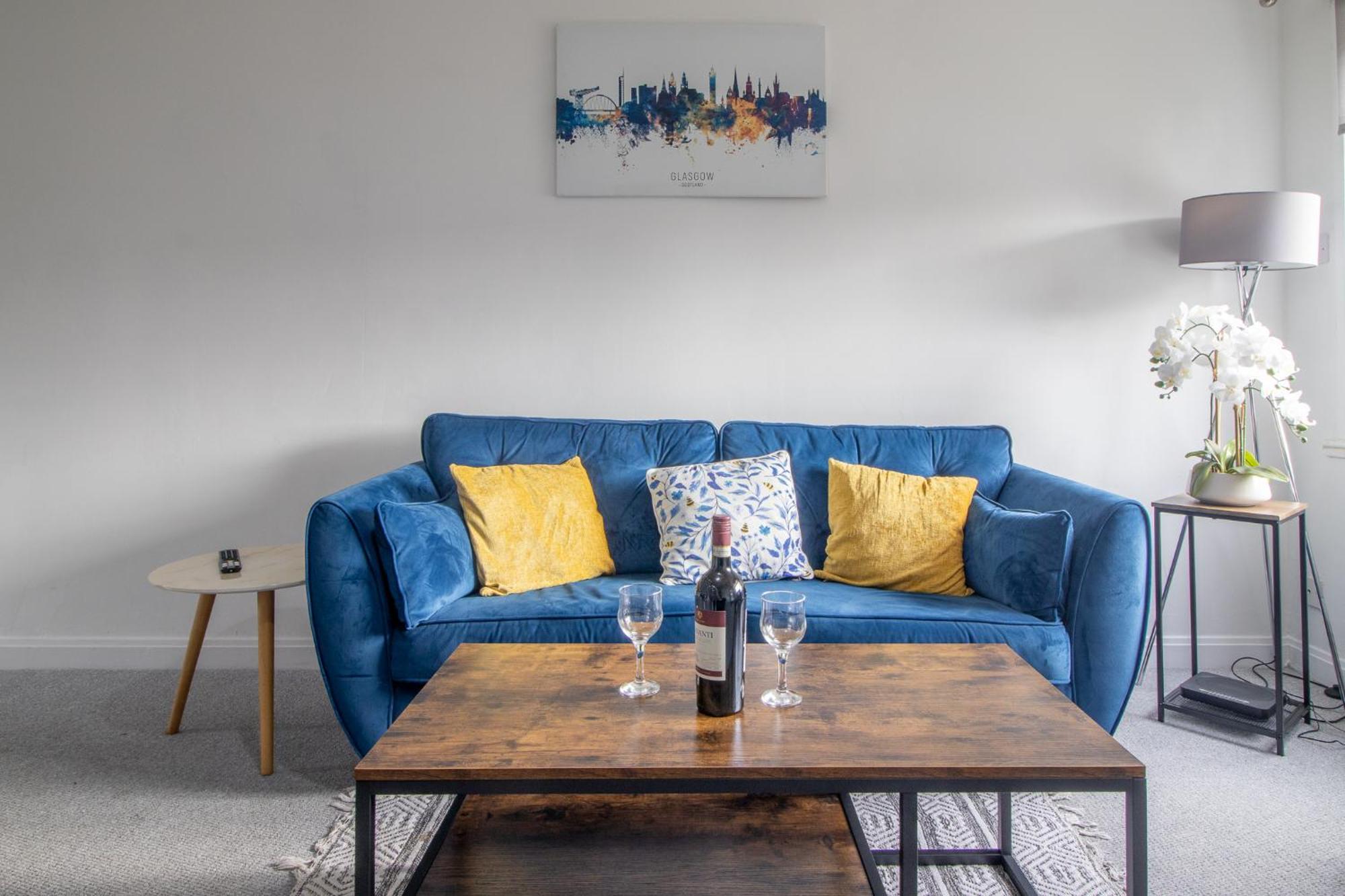 Apartment Glasgow, 2 Bed House With Parking