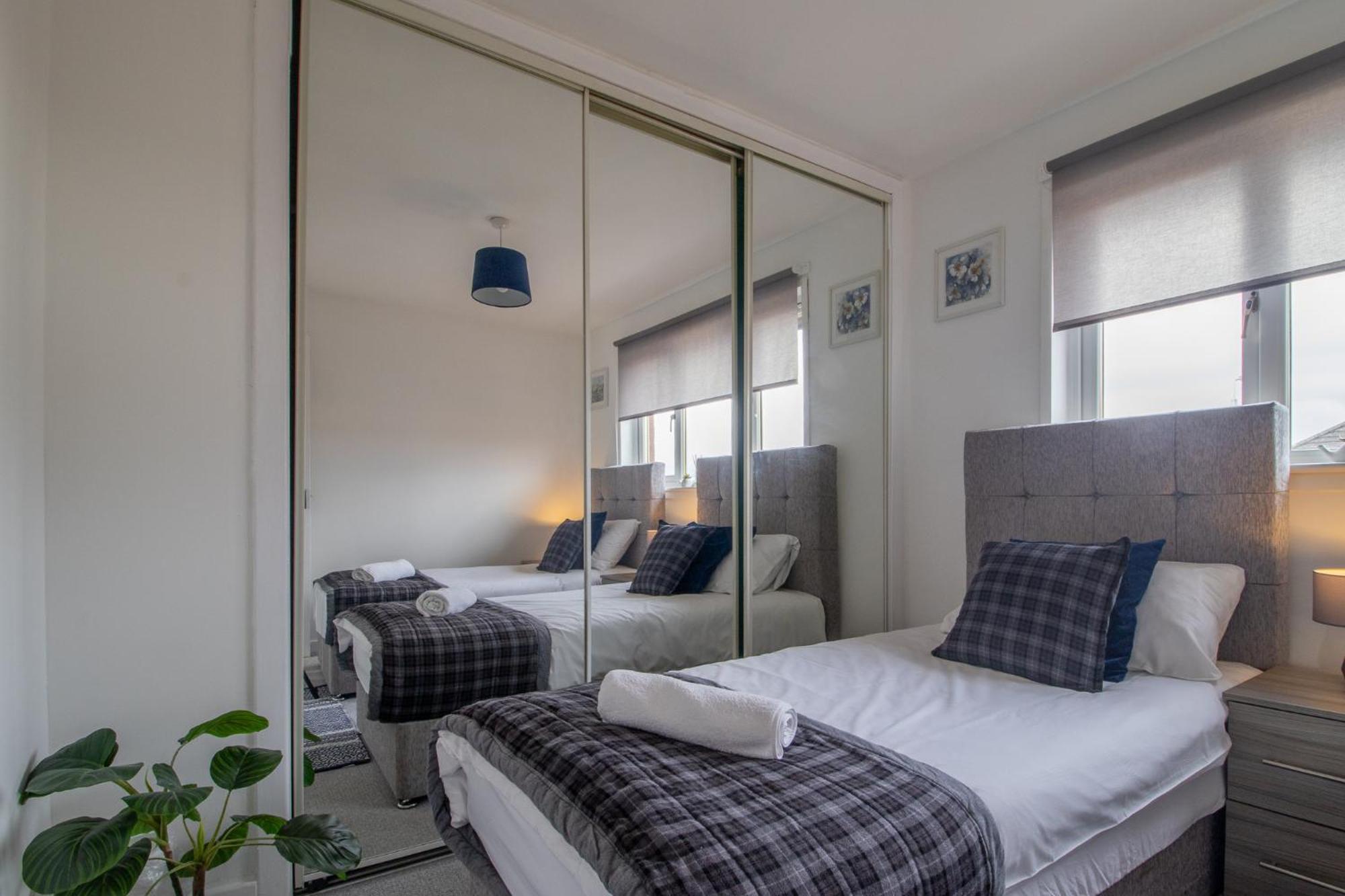 Glasgow, 2 Bed House With Parking Apartment Glasgow