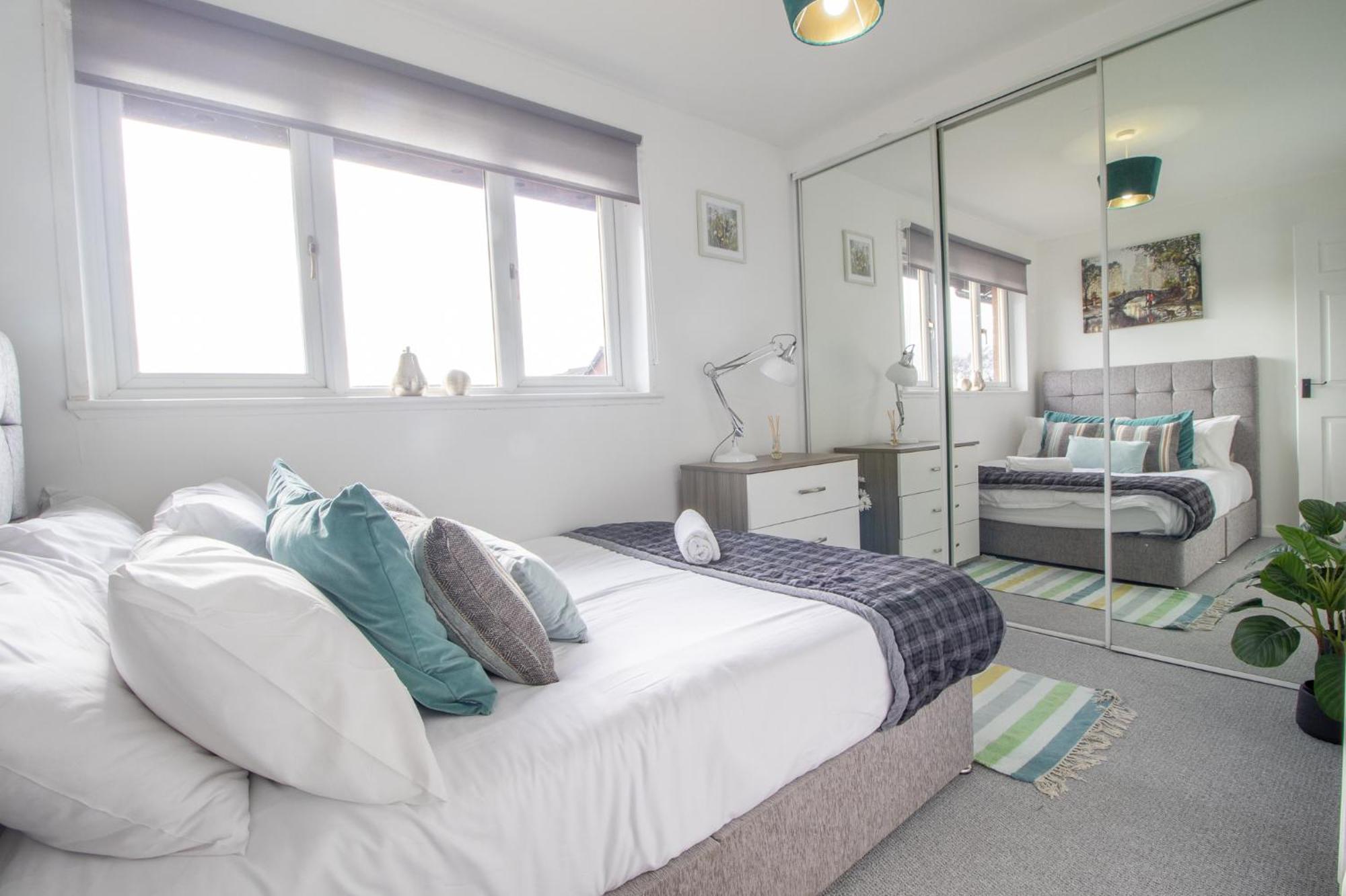 Apartment Glasgow, 2 Bed House With Parking *