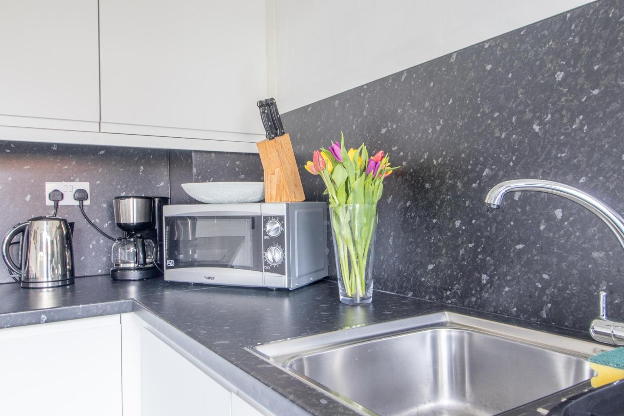 Glasgow, 2 Bed House With Parking Apartment Glasgow