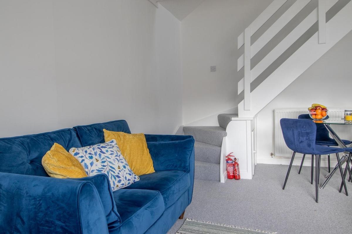 Glasgow, 2 Bed House With Parking Glasgow