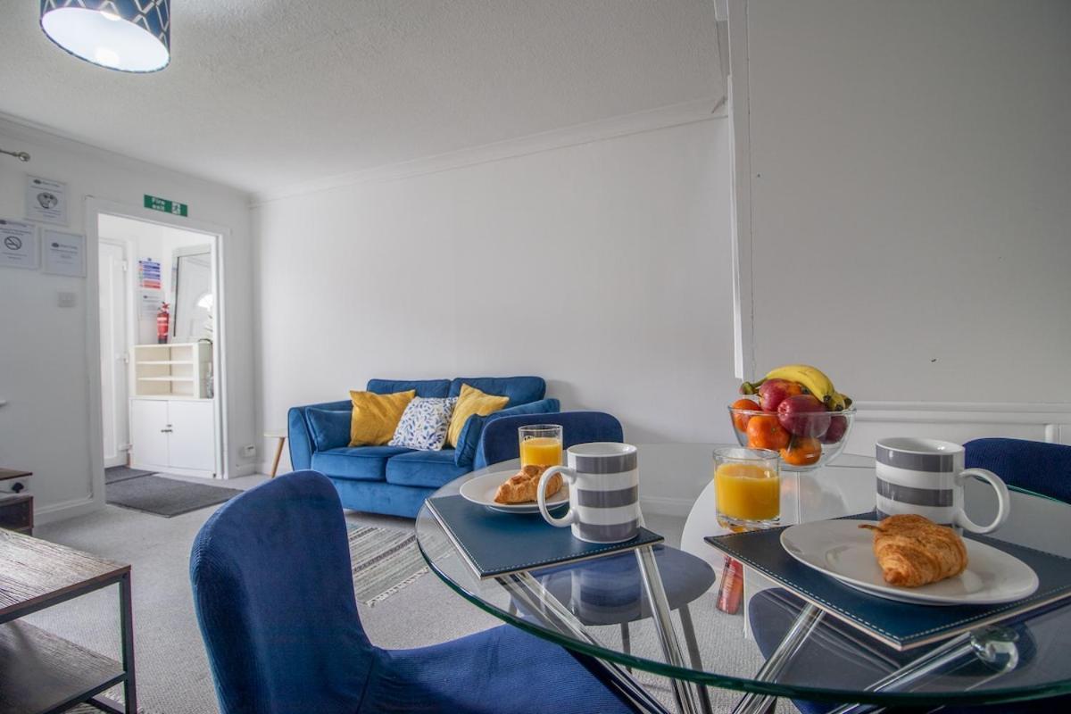 Glasgow, 2 Bed House With Parking Glasgow