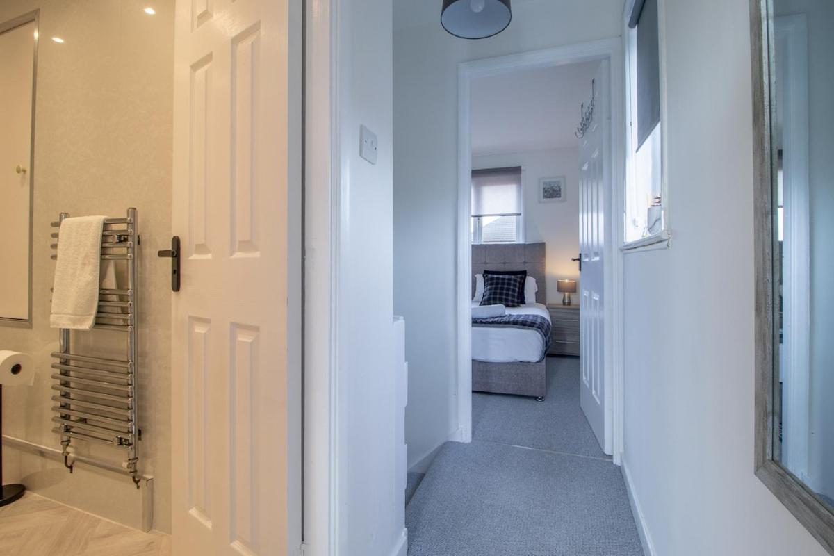 Glasgow, 2 Bed House With Parking * Glasgow